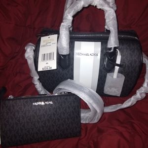Micheal kors purse with matching wallet
